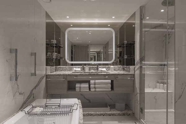 Silversea Silver Nova - Master Suite 3, ©Silversea Cruises Ltd.jpg